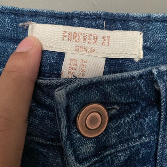 Forever 21 ripped, distressed skinny jeans - Picture 3 of 3
